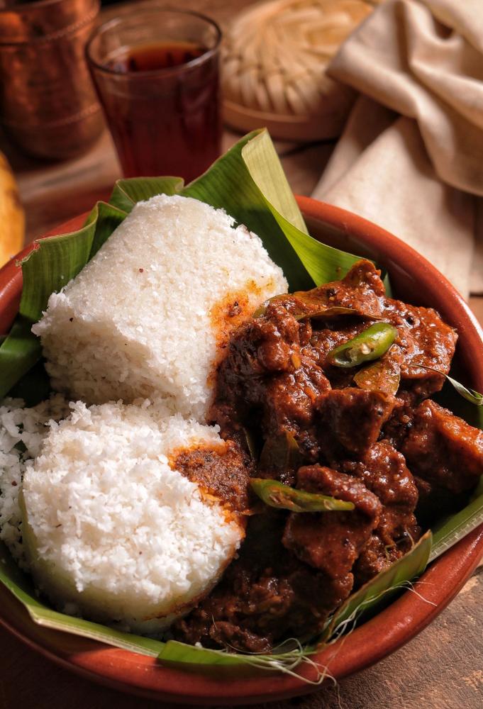 Puttu with curry in a clay pot